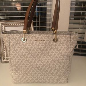 Michael Kors Raven XLarge Logo Handbag!